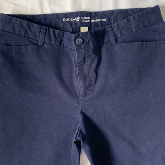 Gap navy Slim City cropped khaki/chino pants EUC - Picture 3 of 5